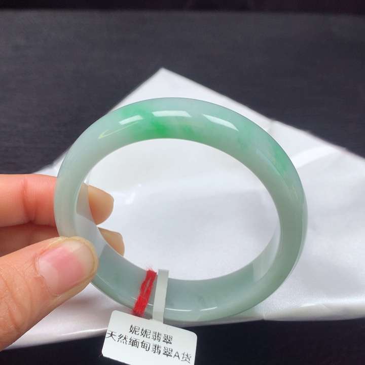 翡翠手镯未镶嵌53圈