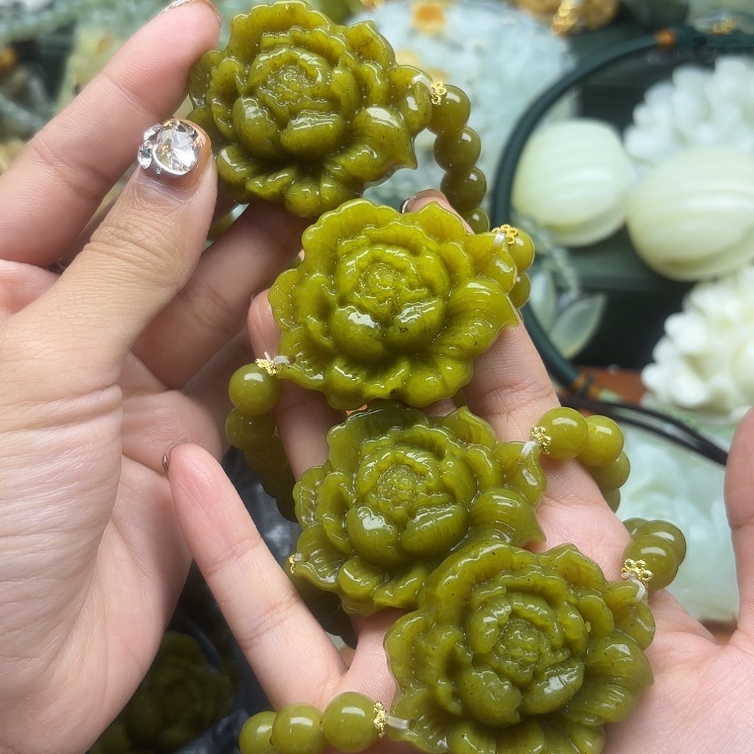 蛇纹石玉未镶嵌吊坠