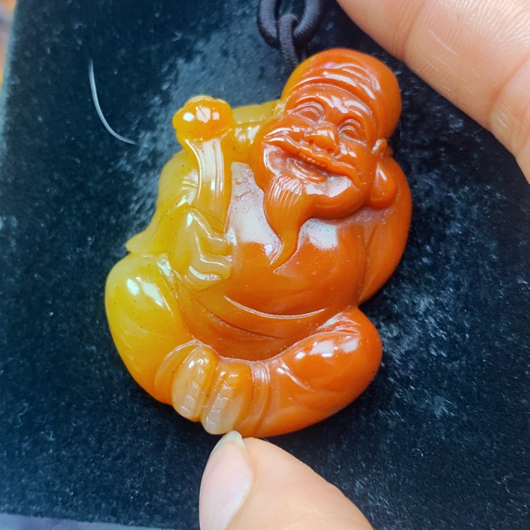 未镶嵌石英质玉（黄龙玉）颈饰