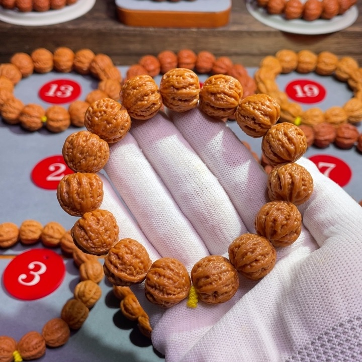 文玩核桃手串玉珊瑚