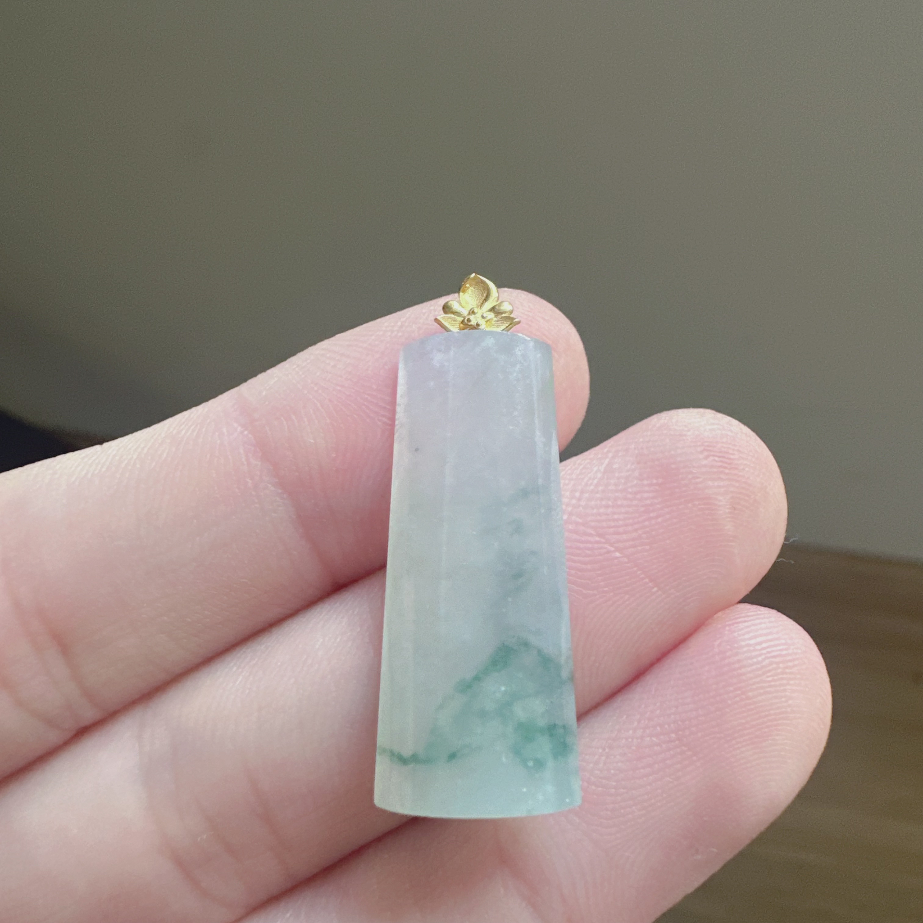 天然缅甸翡翠A货，18k金扣头飘花无事柱 裸石尺寸27.5*12*4.9