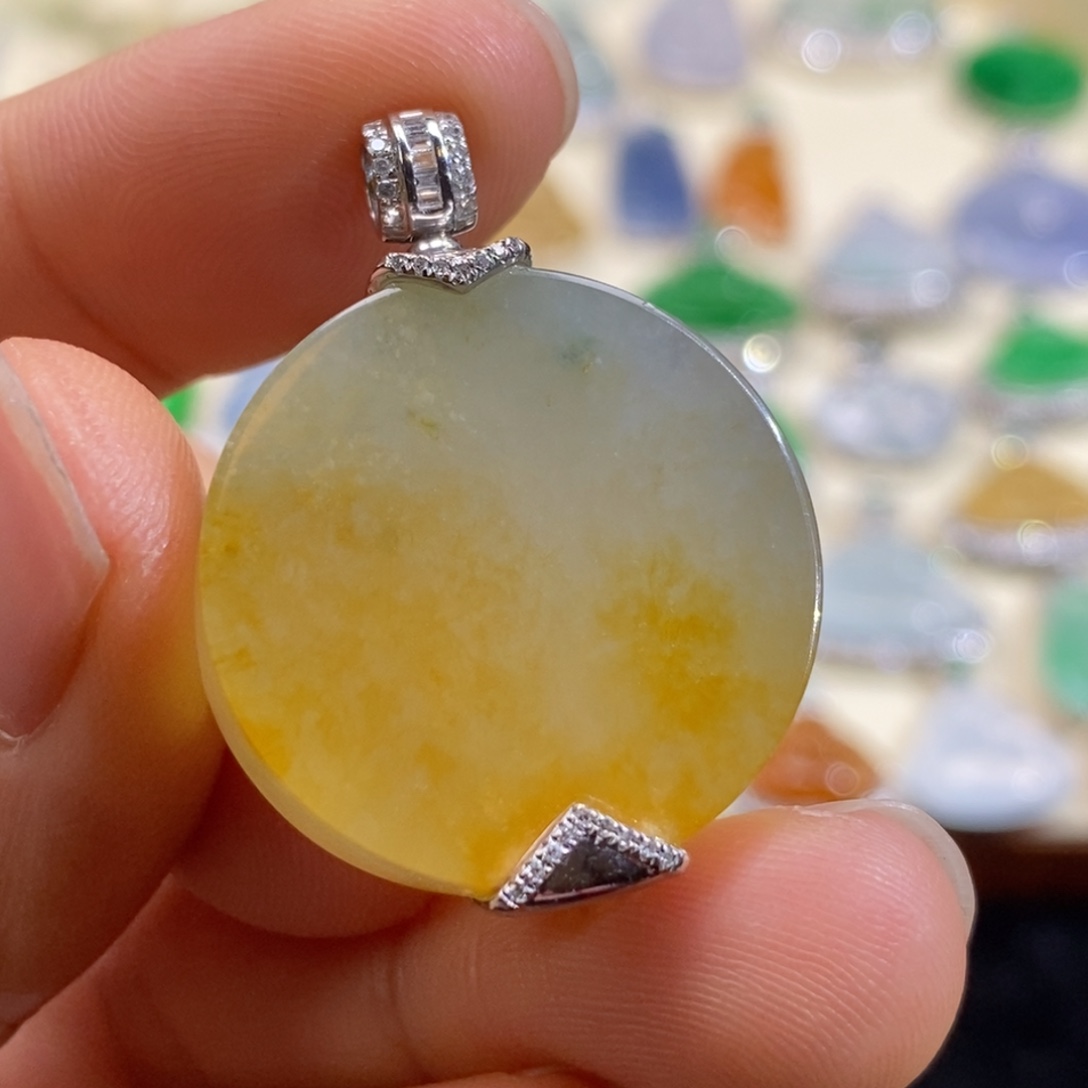 翡翠18K金镶嵌颈饰