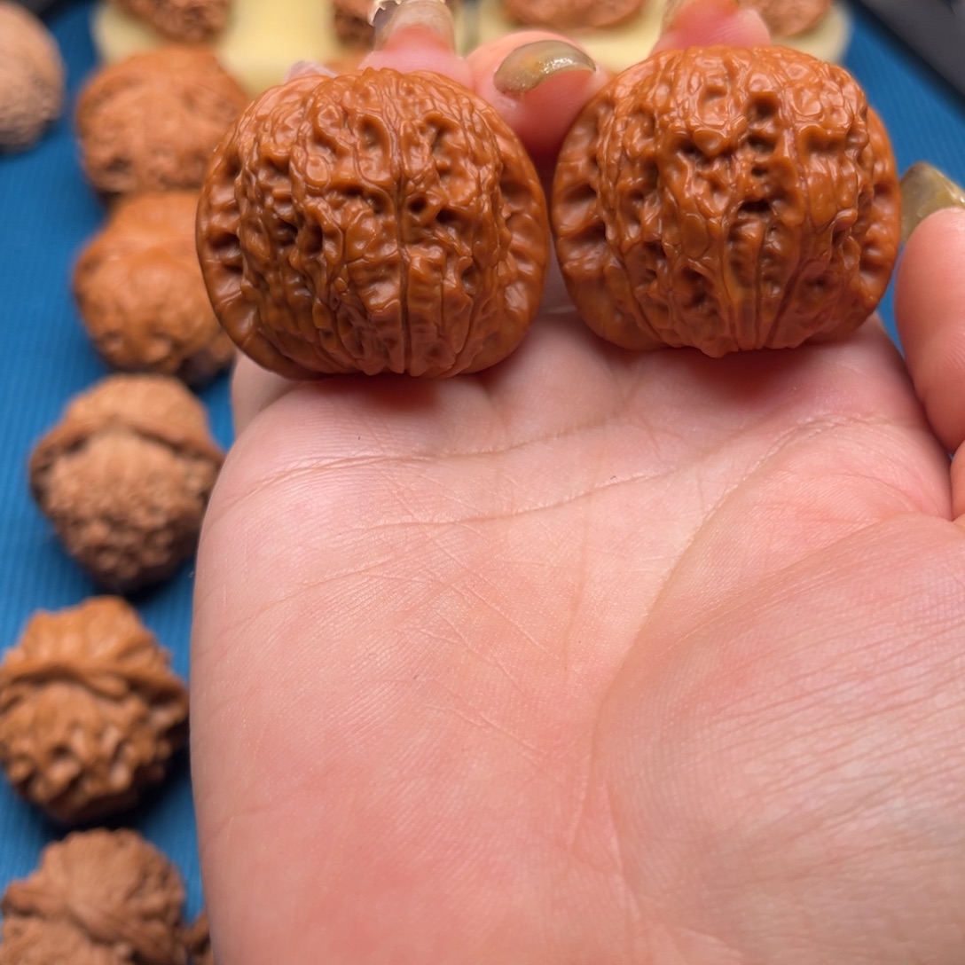 我***t桃核吊坠40血麒麟文玩核桃