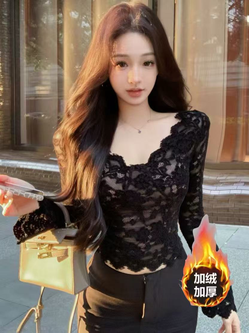 纯欲辣妹性感V领显胸蕾丝打底衫女2025秋冬新款修身显瘦加绒上衣
