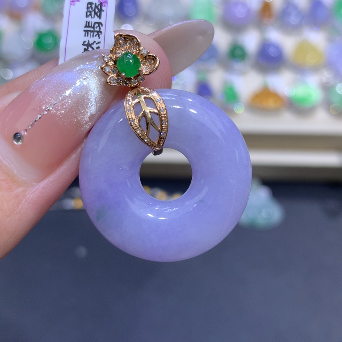 翡翠18K金镶嵌颈饰翡翠