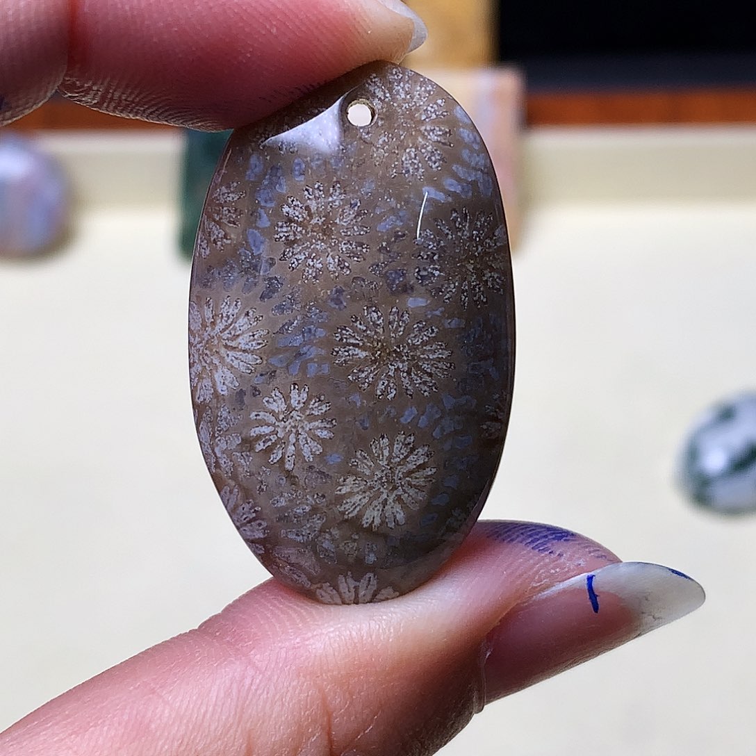 石英质玉颈饰未镶嵌彩*?