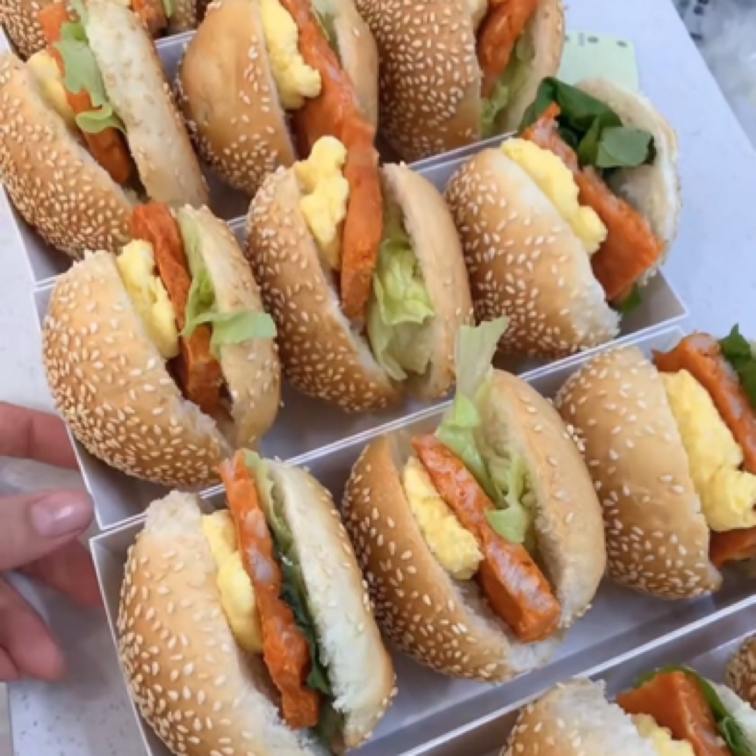 小汉堡夹鸡排肉