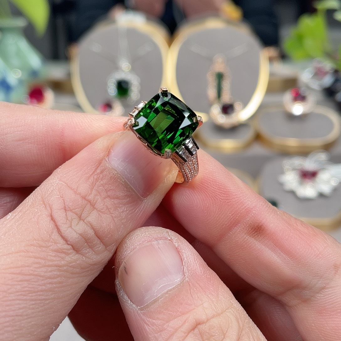 碧玺戒指18K金镶嵌9.68ct