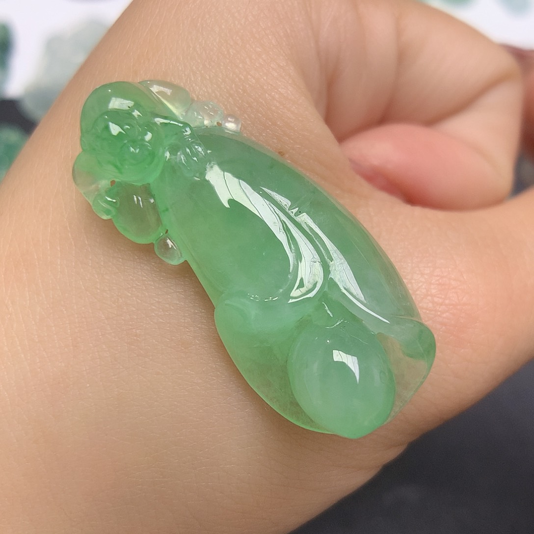 翡翠颈饰未镶嵌玉兰花