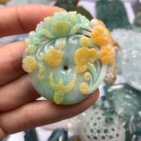 翡翠颈饰未镶嵌翡翠