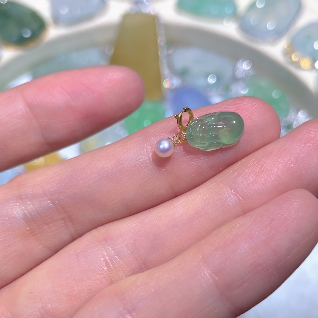 翡翠颈饰18K金镶嵌翡翠