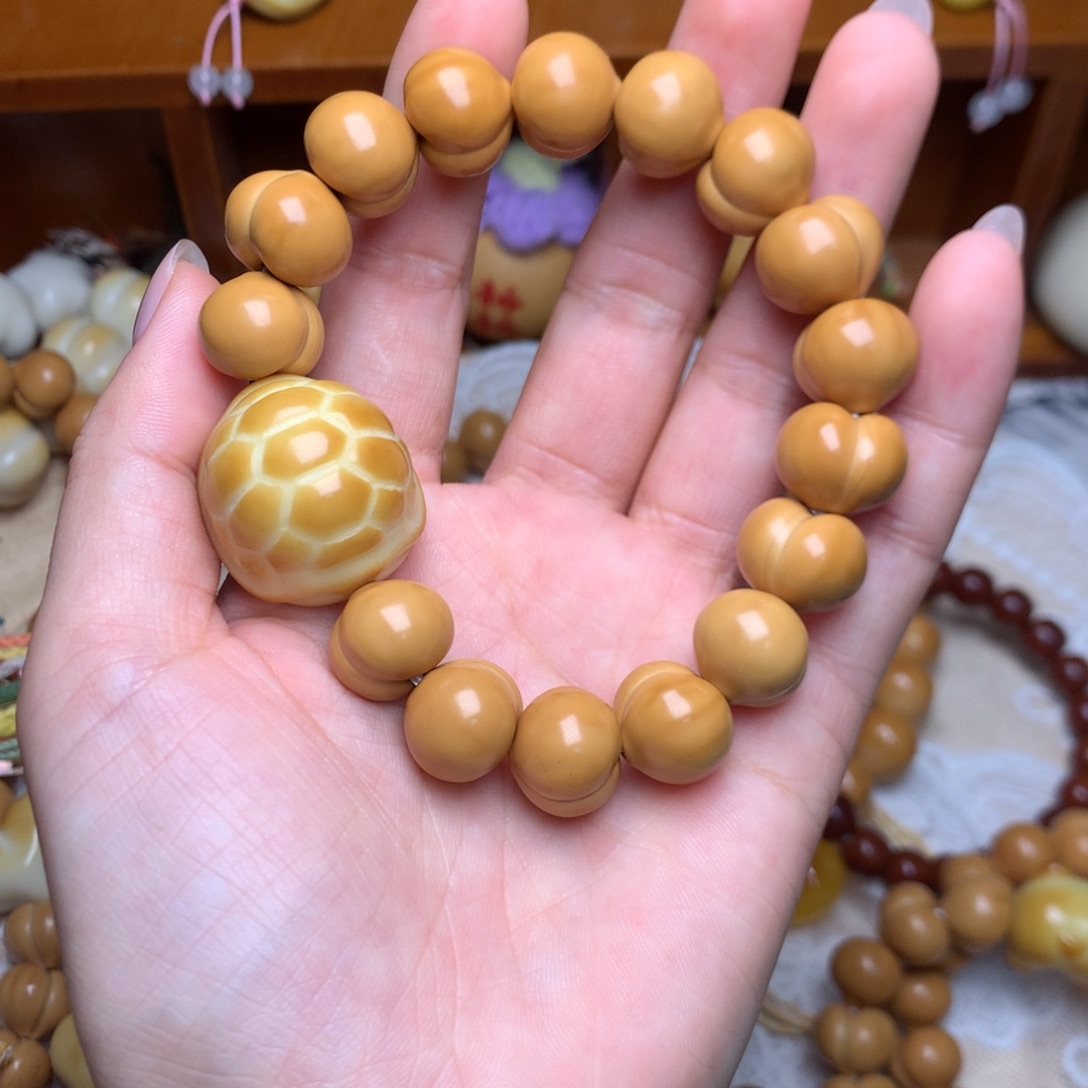 猴头核桃吊坠高定屁桃手串14➕富甲