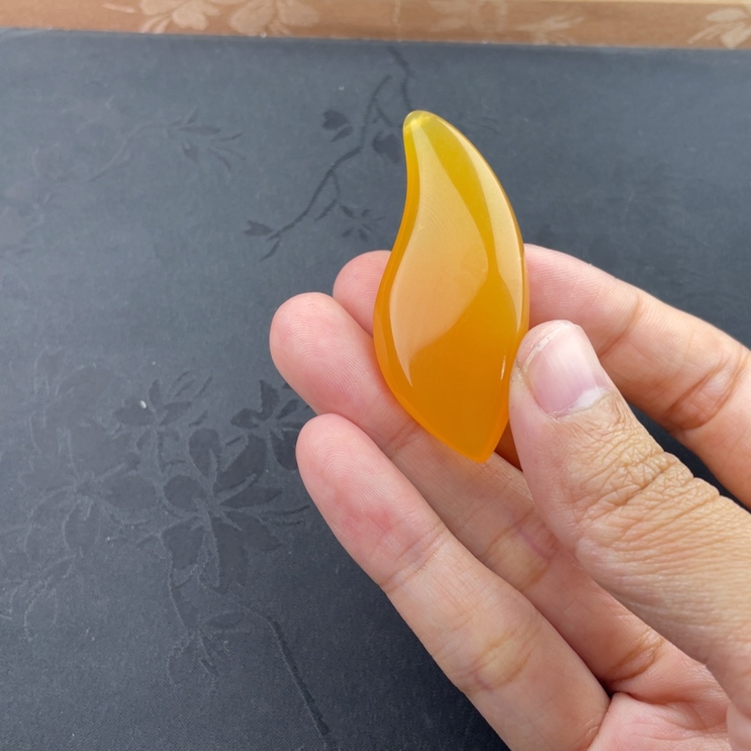石英质玉（缅黄）未镶嵌颈饰