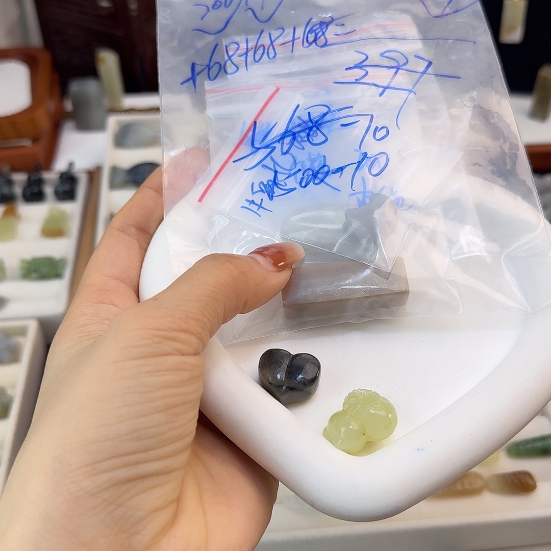 偷***.和田玉未镶嵌珠宝半成品