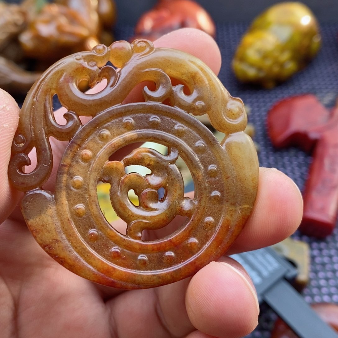 蛇纹石玉颈饰未镶嵌