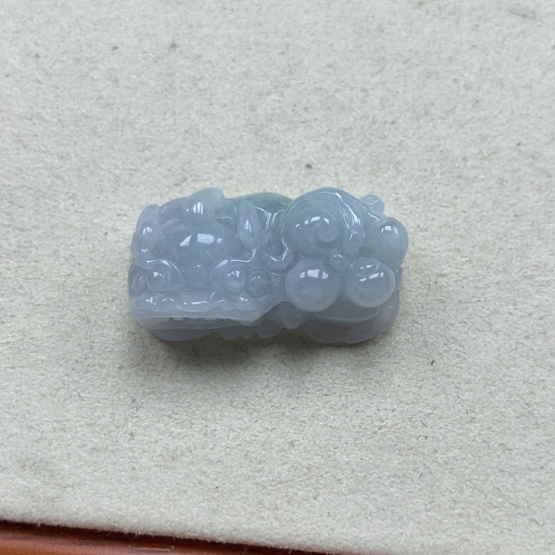 翡翠未镶嵌颈饰霸王貔貅