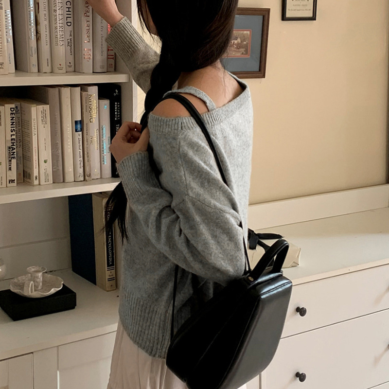 气质斜领露肩毛衣2025春秋新款纯色短款女装螺纹拼接领口长袖上衣