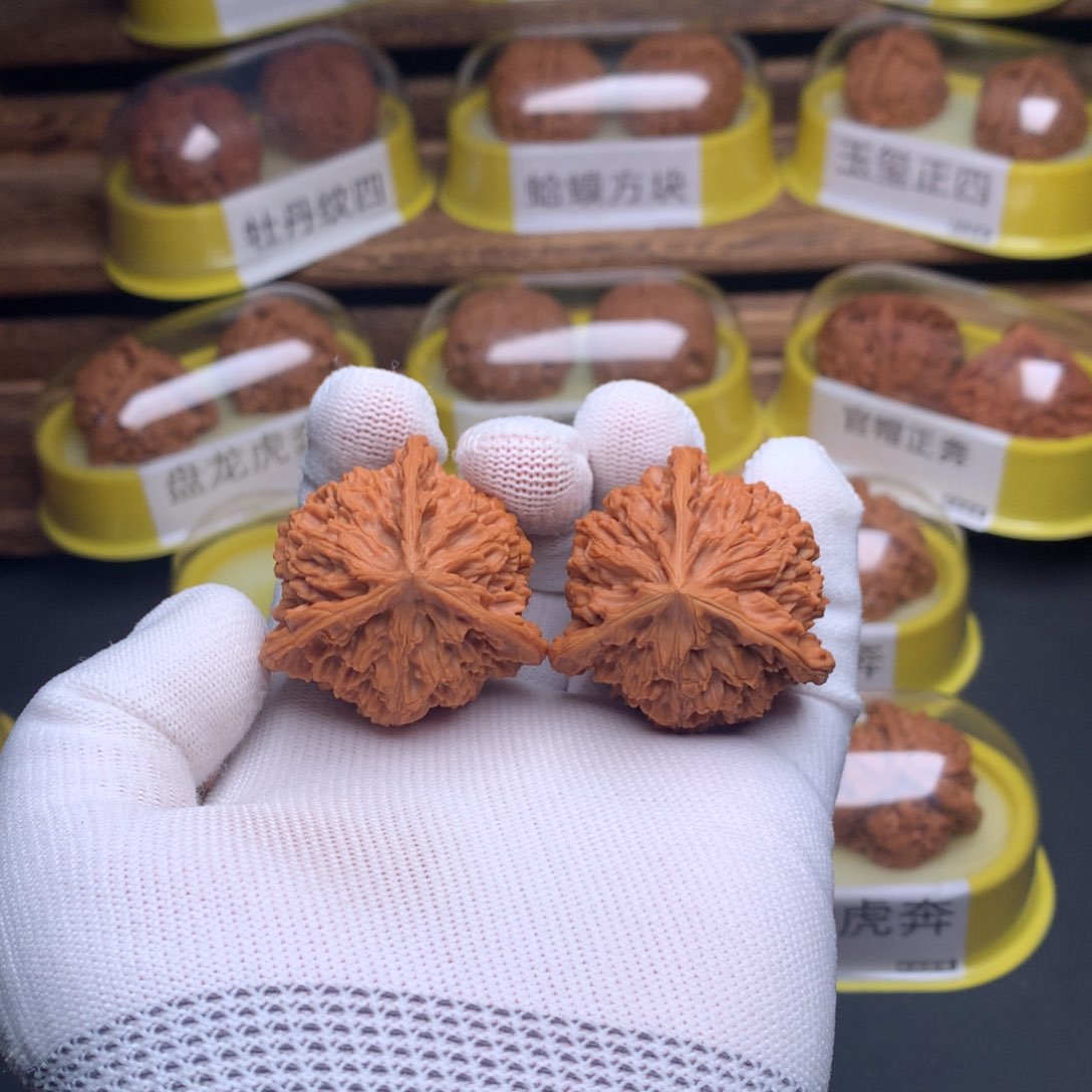 文玩核桃吊坠峰*盘龙纹奔