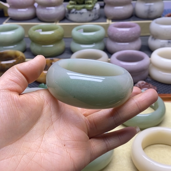 石英质玉未镶嵌手镯