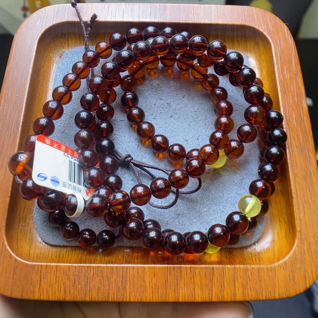 血珀颈饰未镶嵌揍**着郎