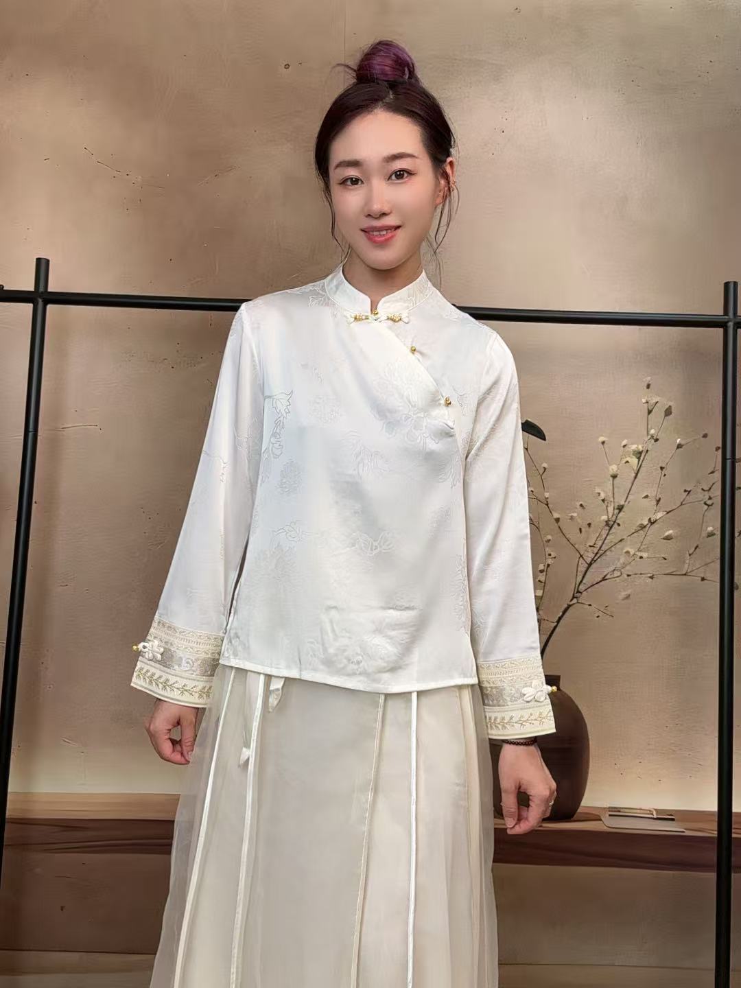 新中式上衣年轻正肩人丝女长袖国风上衣女新中式盘扣春秋长袖