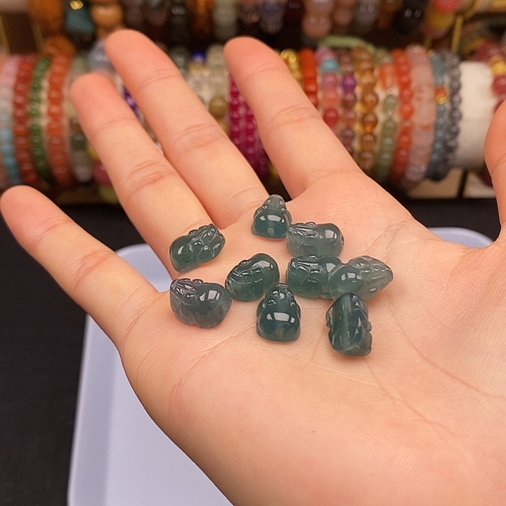 未镶嵌蓝水翡翠貔貅玛瑙/玉髓