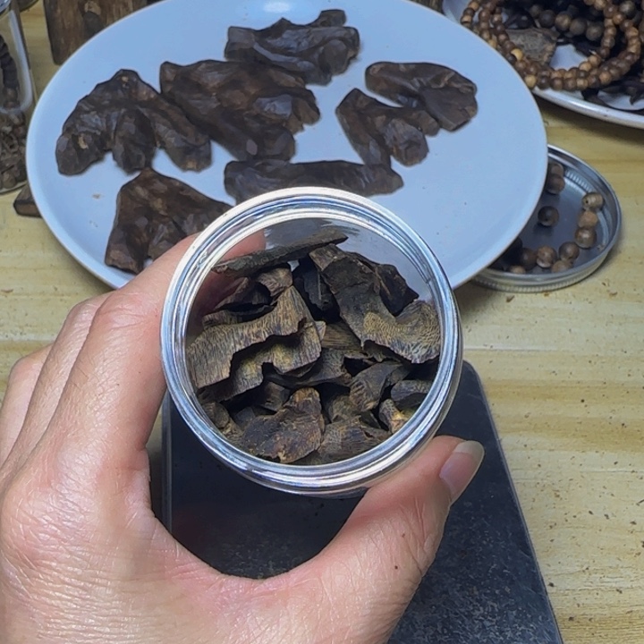 木晴**士透顶绿壳子料40克