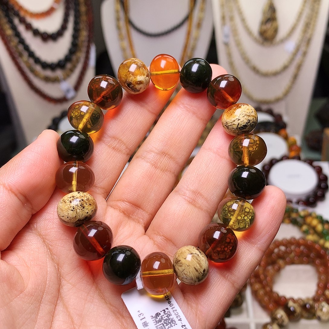 c***i琥珀未镶嵌裸石抚顺琥珀952