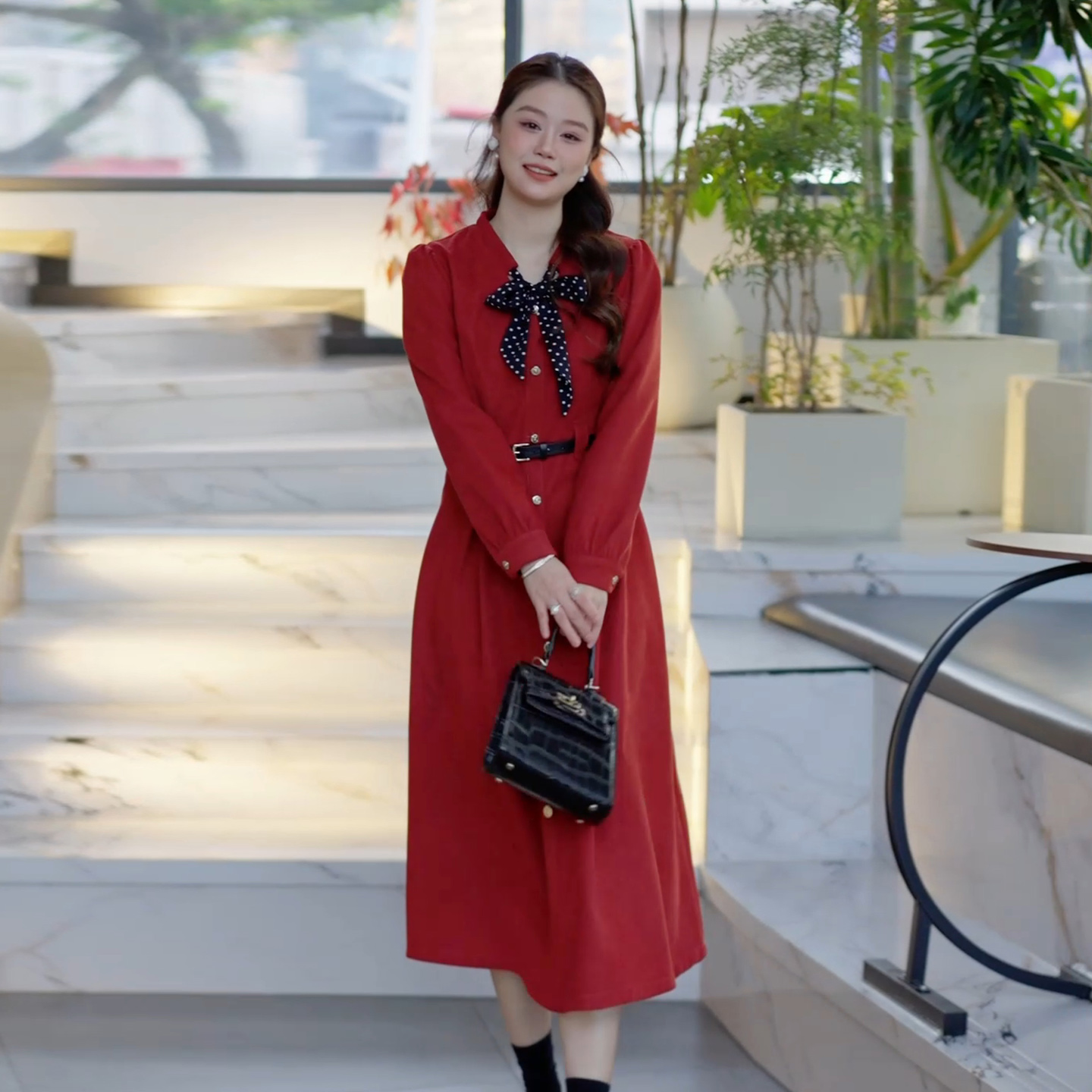 奢姿大码女装2025冬季时尚波点领结装饰连衣裙胖妹妹气质减龄裙子