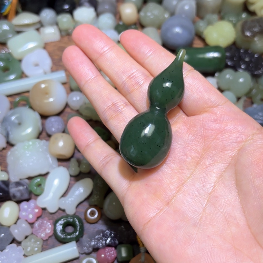 皓***记和田玉未镶嵌珠宝半成品