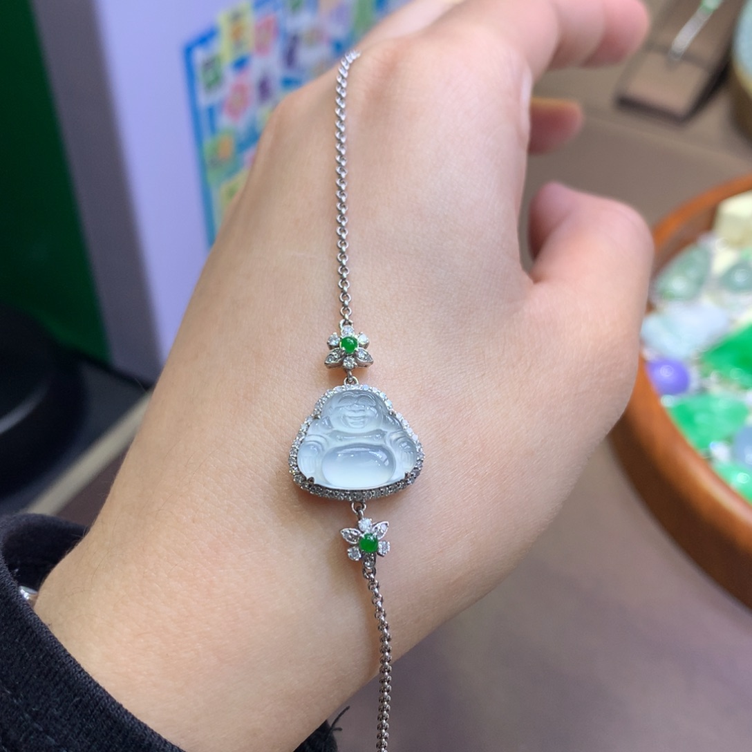 翡翠18K金镶嵌颈饰翡翠