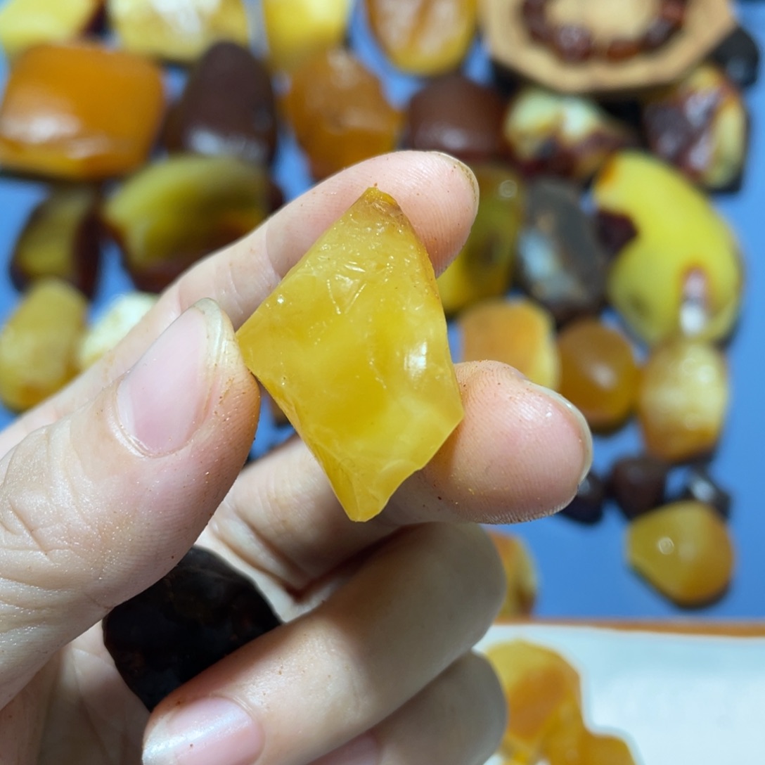 自***蟆定制蜜蜡未镶嵌珠