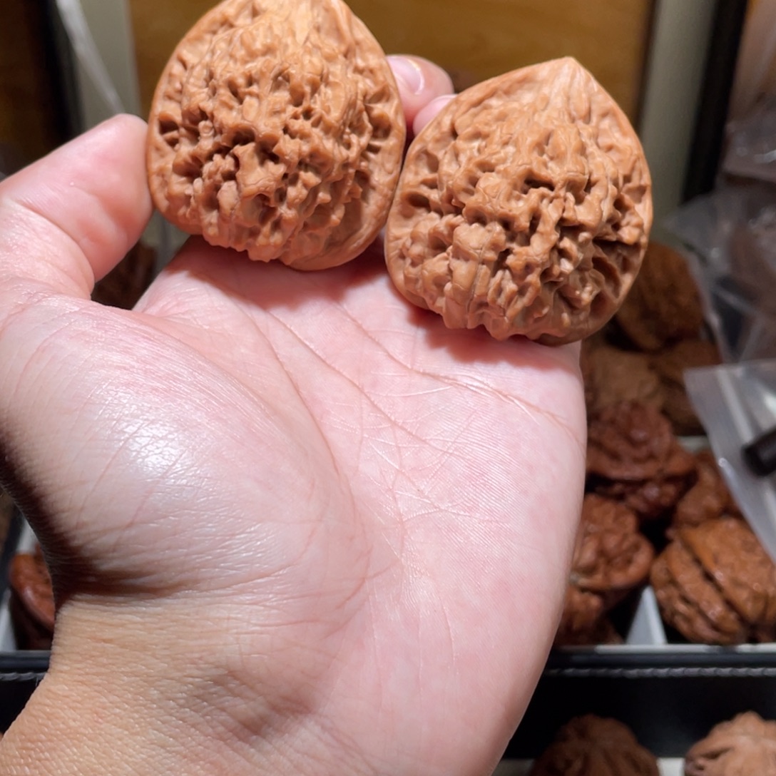 N***i44尺寸血红皮官帽