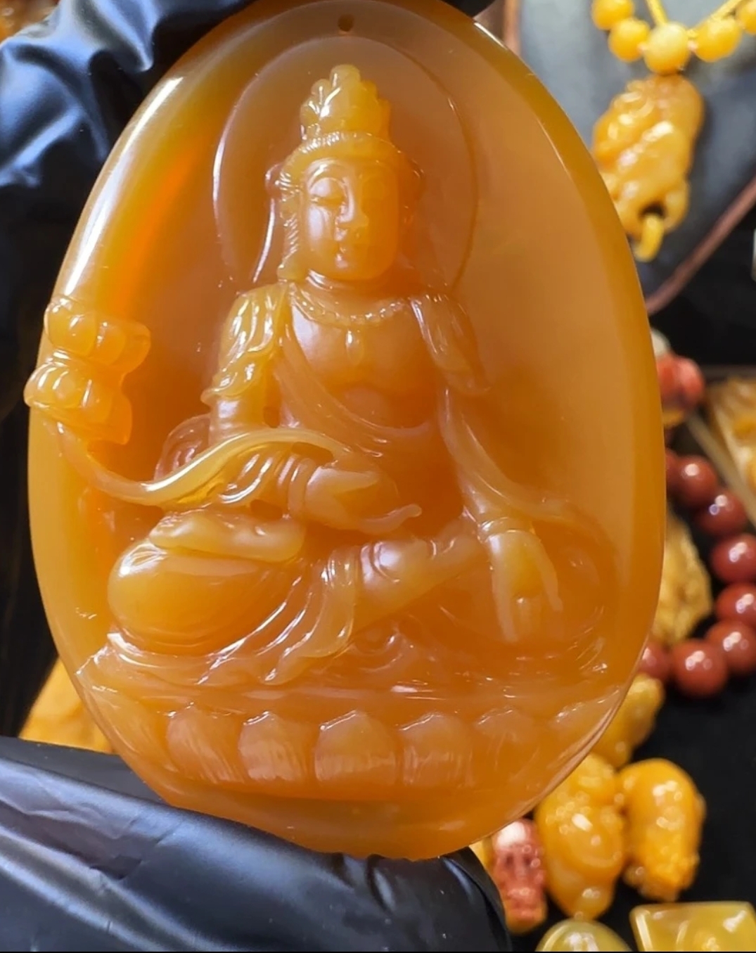 石英质玉（黄 龙玉）未镶嵌吊坠微瑕观音（不退不换）精品放漏