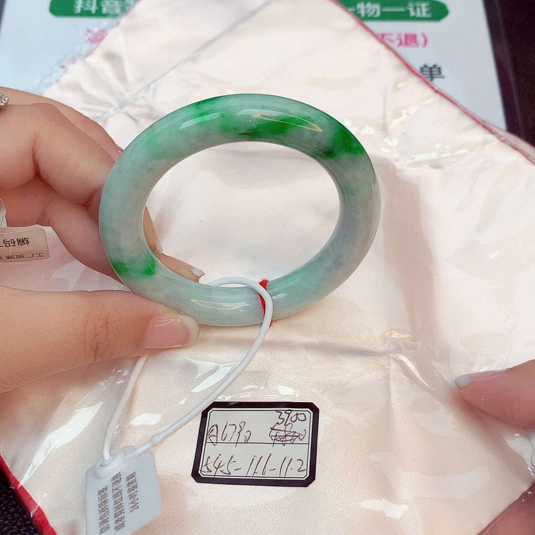 翡翠手镯未镶嵌缅甸翡翠