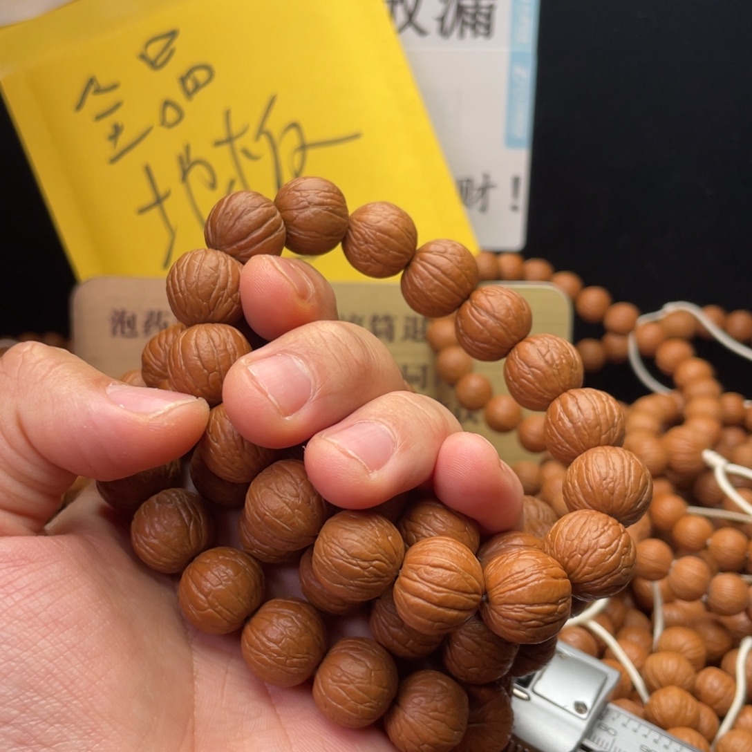 猴头核桃吊坠聚宝盆