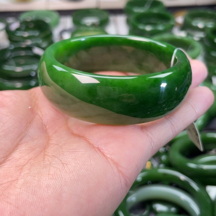 和田玉（碧玉）手镯未镶嵌