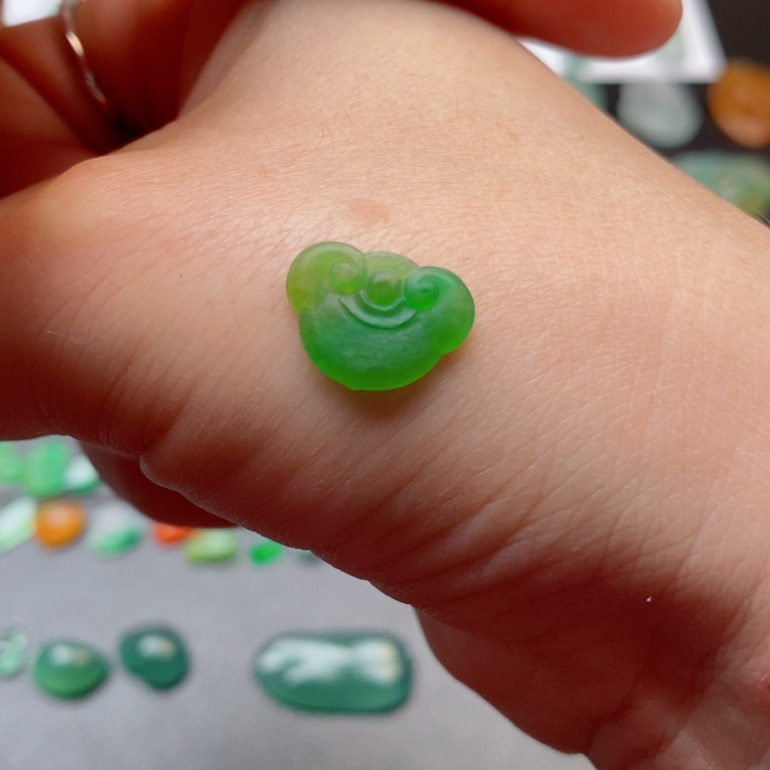 定制翡翠未镶嵌如意