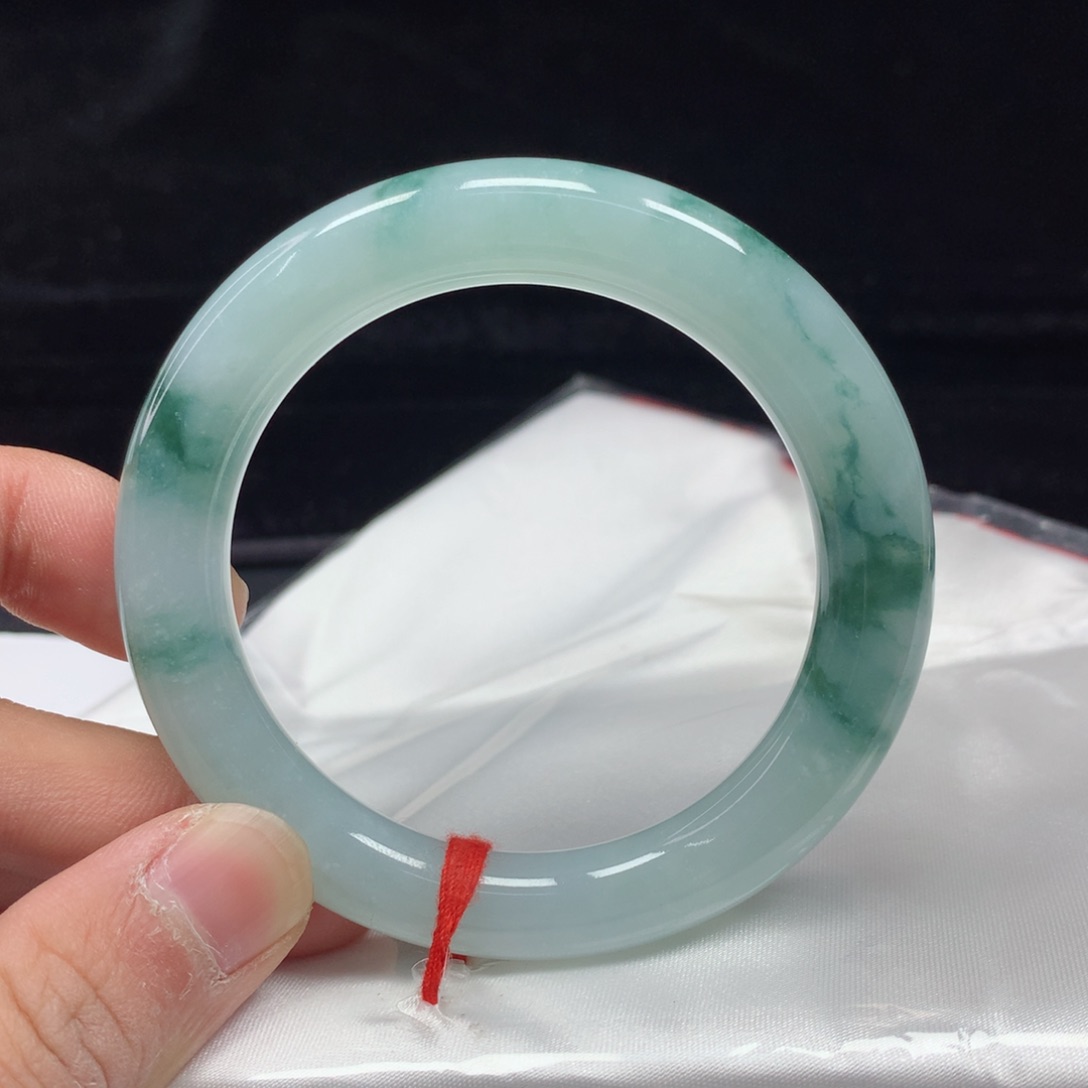 翡翠手镯（圆镯）未镶嵌52.8