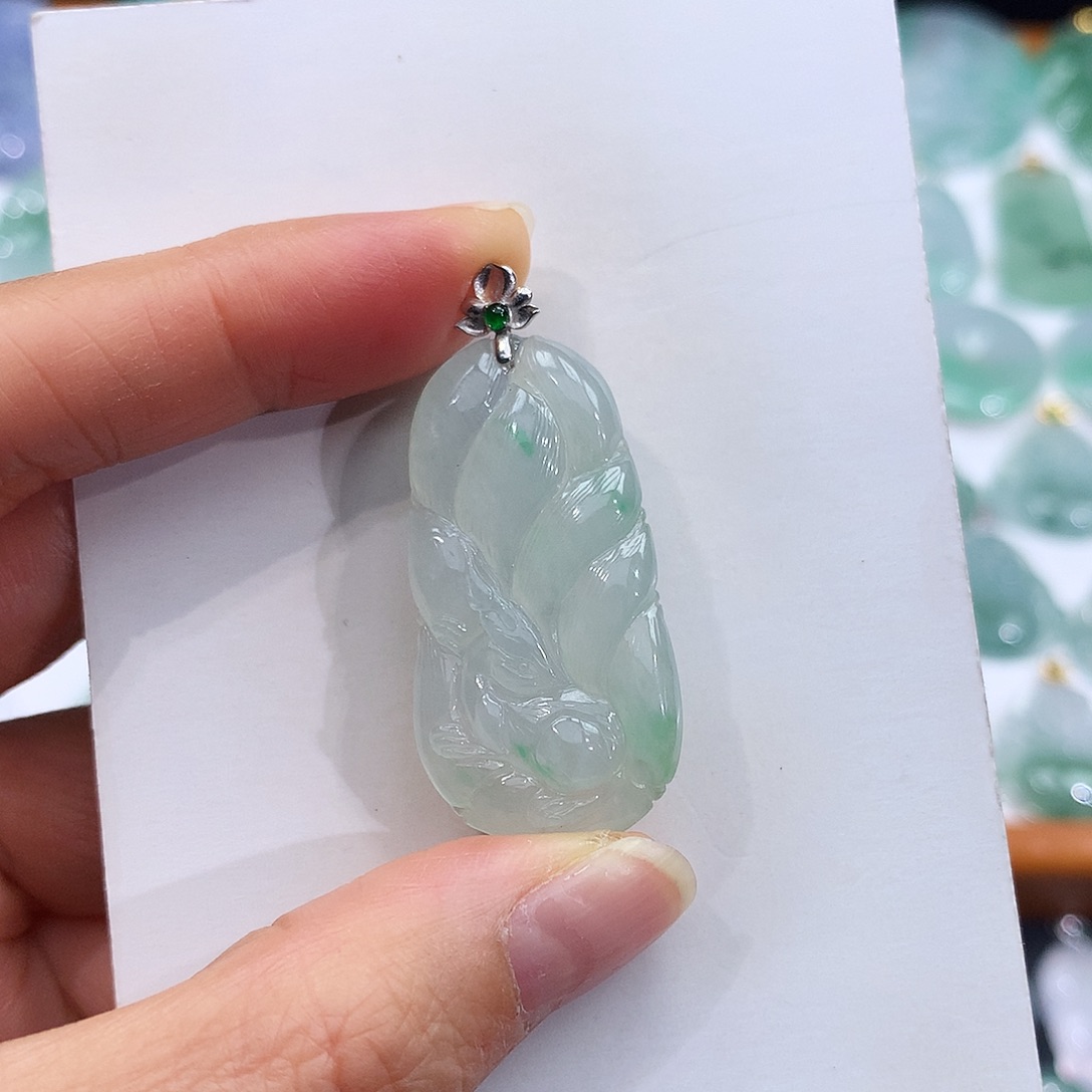 翡翠18K金镶嵌颈饰翡翠吊坠