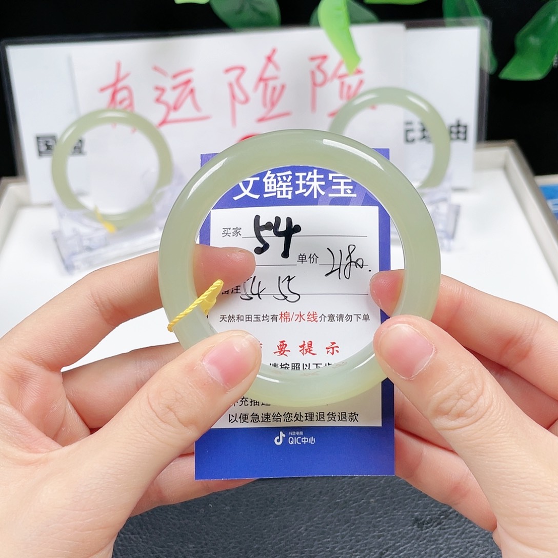 和田玉手镯未镶嵌