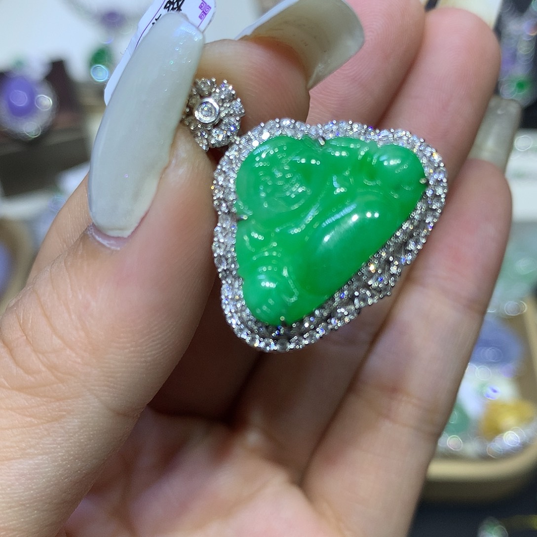 翡翠18K金镶嵌颈饰