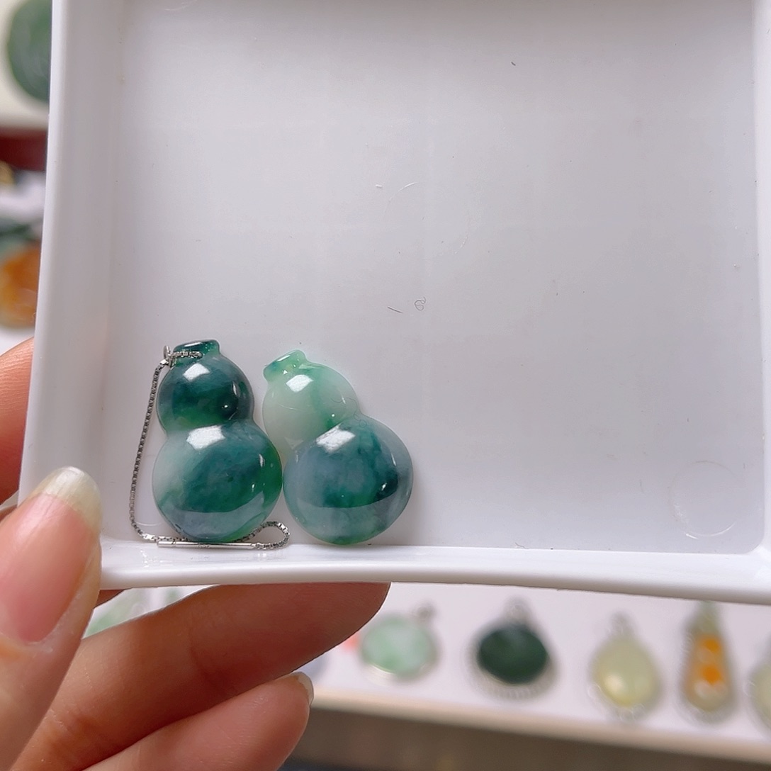 【闪购商品】翡翠颈饰未镶嵌苹***兔葫芦