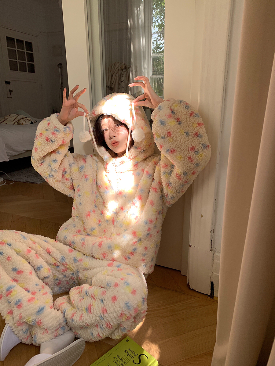 彩色波点珊瑚绒睡衣长袖保暖女秋冬季加厚加绒连帽家居服外穿套装