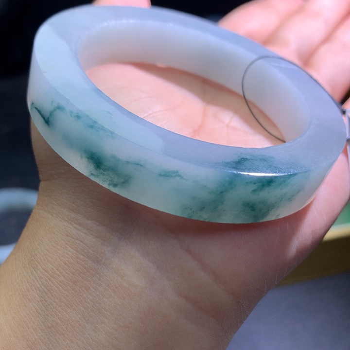 定制翡翠未镶嵌翡翠手镯