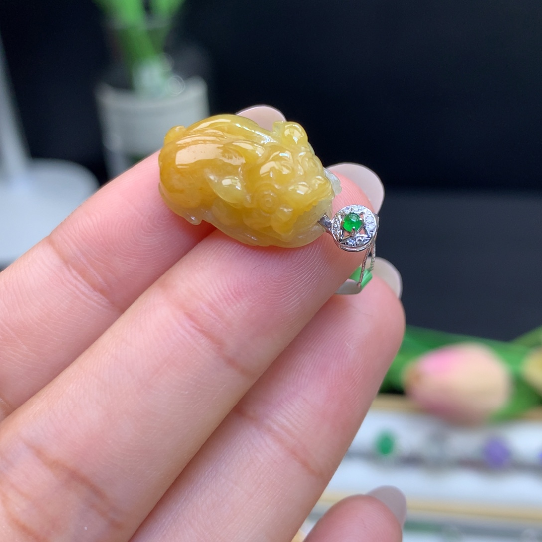 翡翠18K金镶嵌颈饰