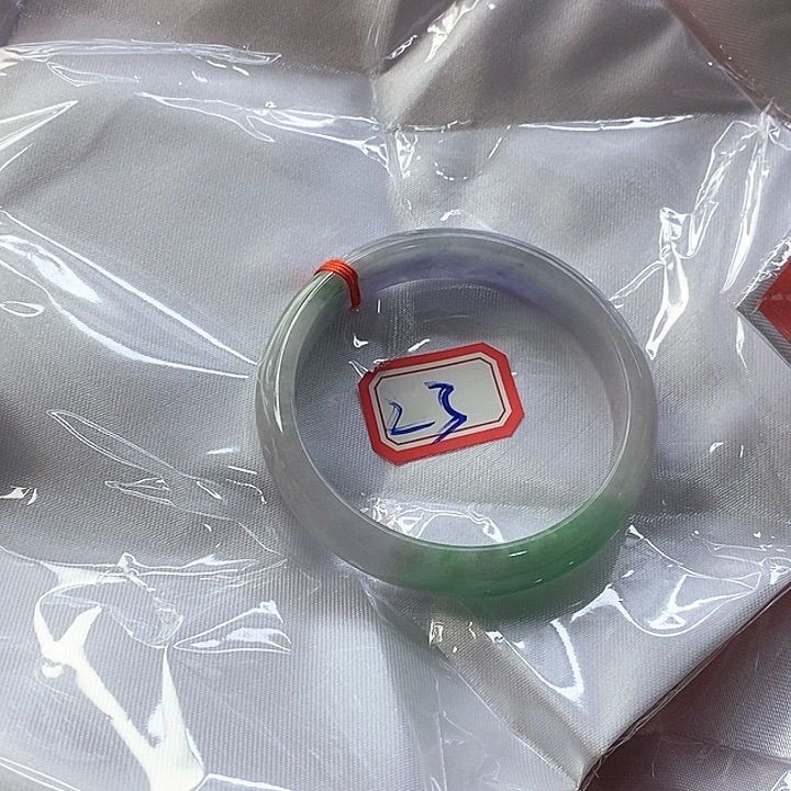 翡翠手镯未镶嵌一***翡翠手镯