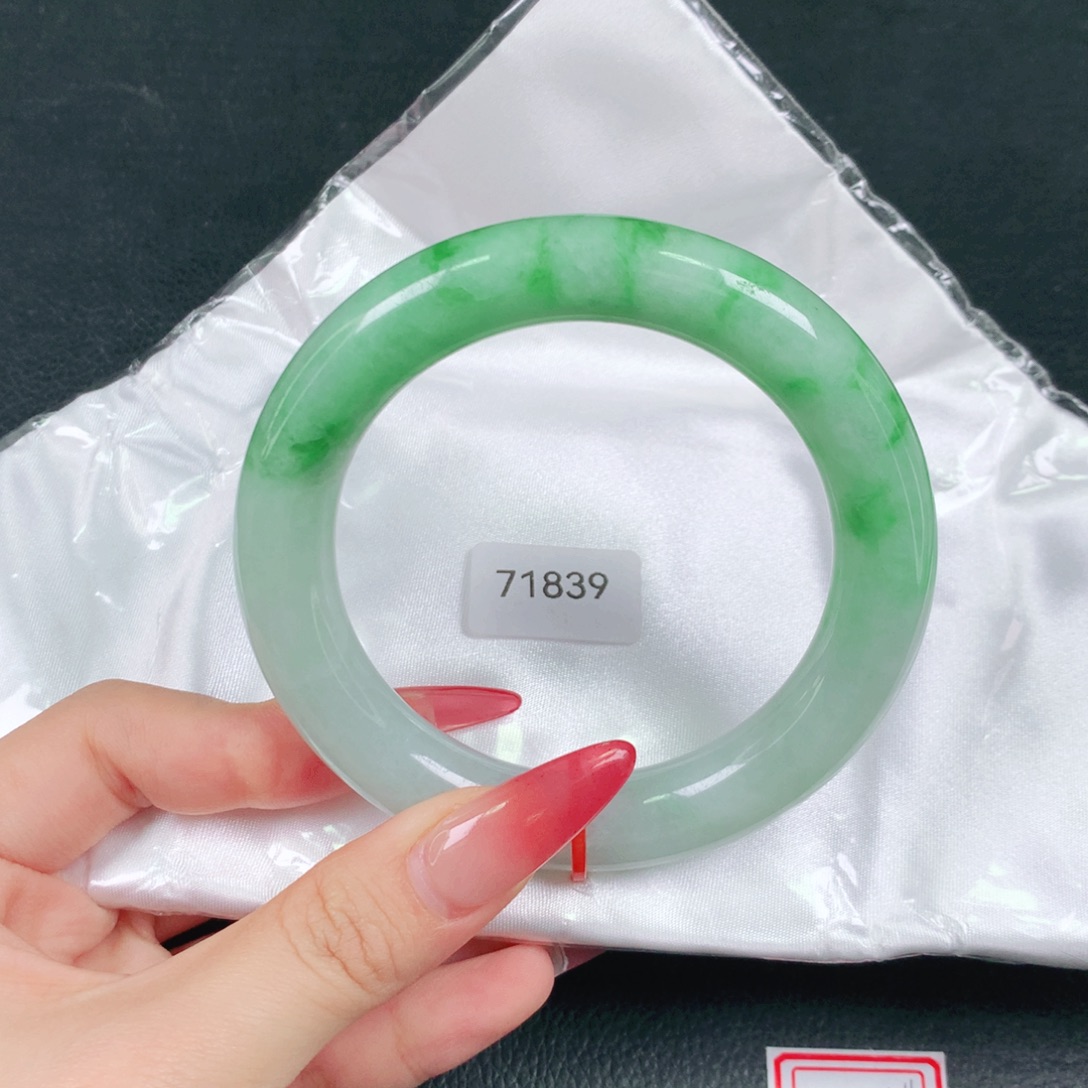 慧****翡翠未镶嵌手镯（圆镯）天然翡翠手镯04