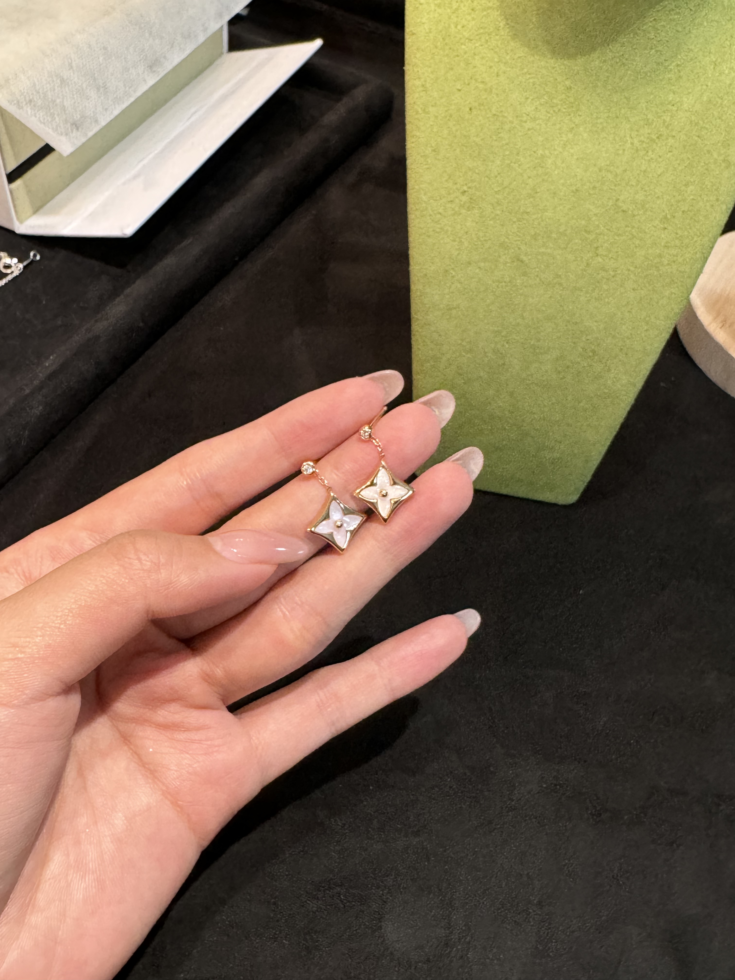 【天然钻】18K金经典菱形钻石耳钉精致百搭