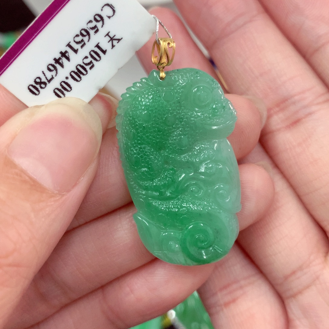 颈饰18K金镶嵌翡翠